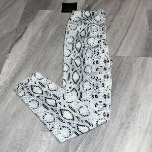 Til You Collapse Effortless Scrunch Leggings White Cobra Large snakeskin